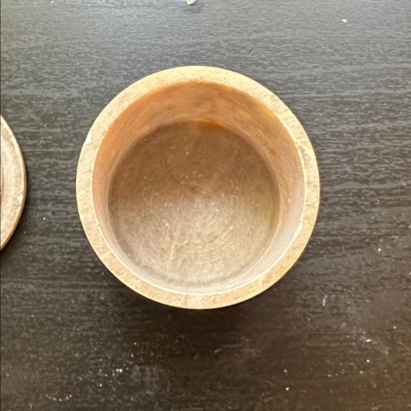 Round Stone Trinket Box with Leaf Design - Picture 3 of 5